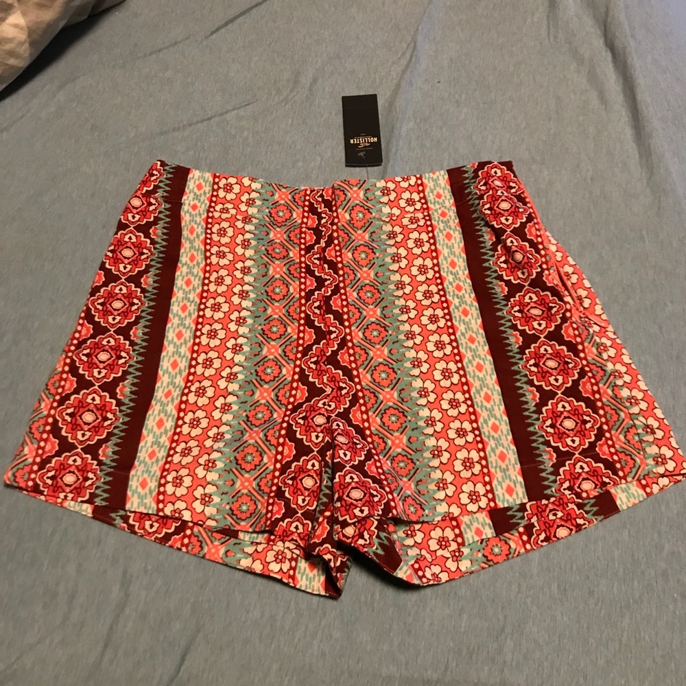 Hollister side-zip pattern shorts, NWT!